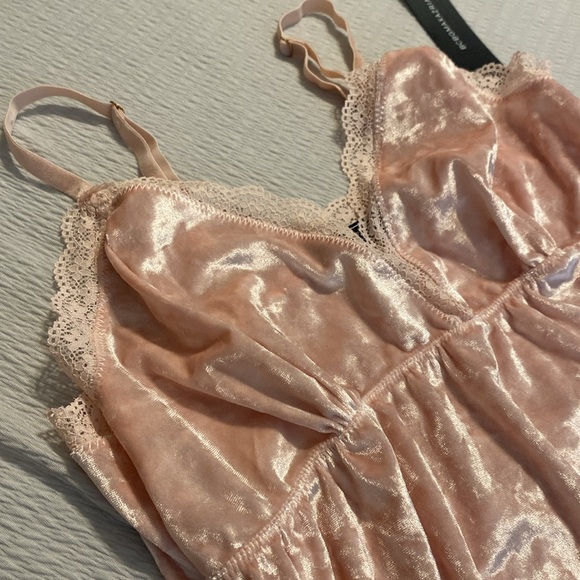 BCBGMaxAzria Women’s Pajama Set with Lace M Pink Babydoll Top Shorts Velvet NWT - Picture 6 of 13
